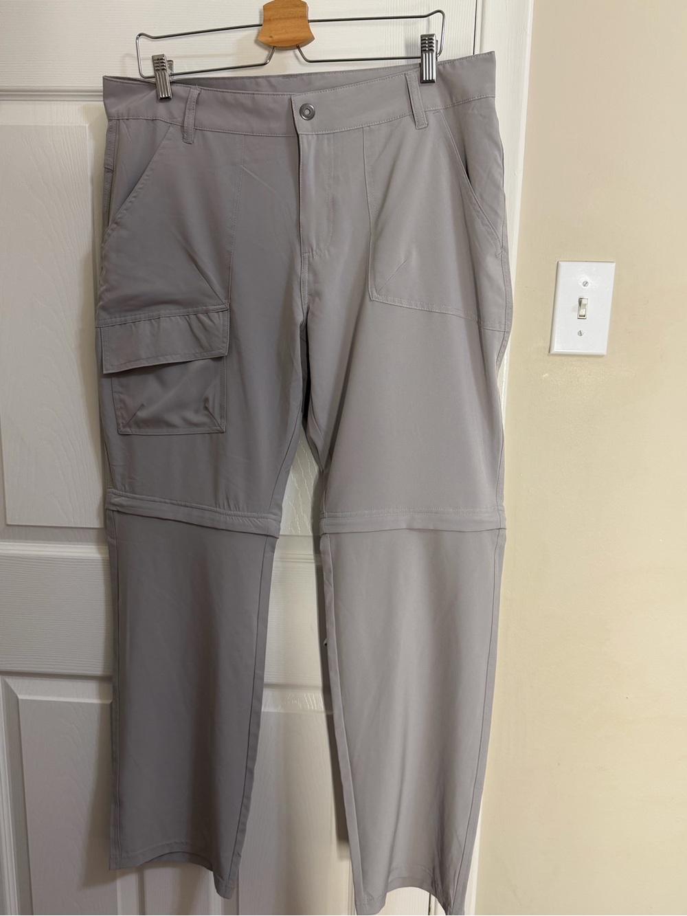 Men's Gray Convertible Cargo Pants - Lightweight Travel Utility